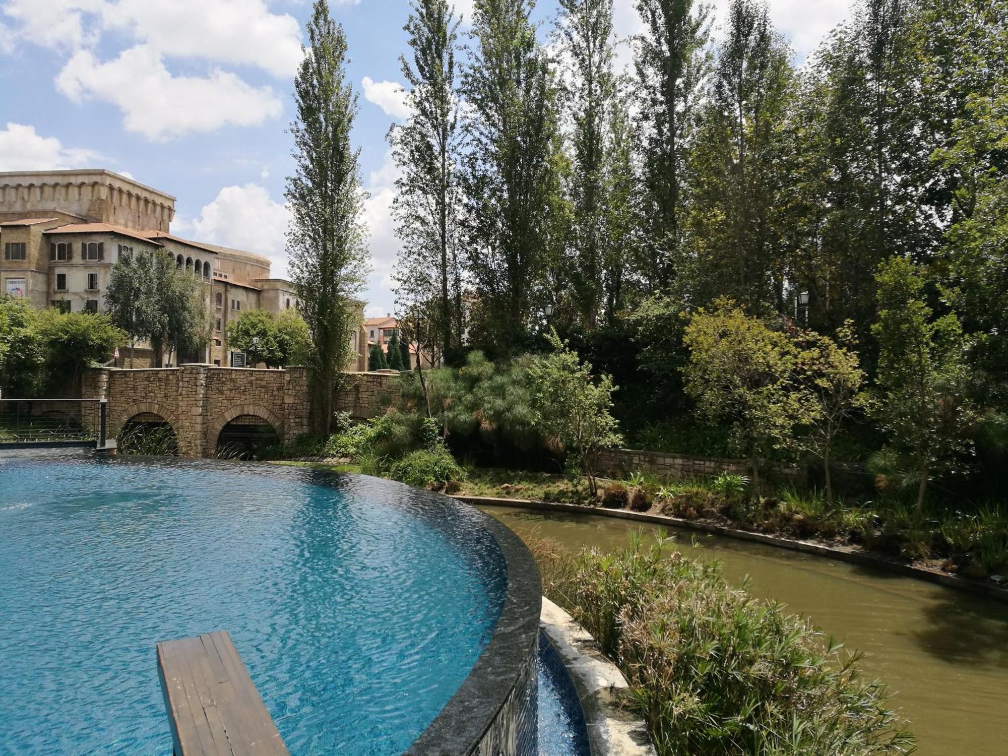 Pivot Hotel Montecasino Йоханесбург Екстериор снимка