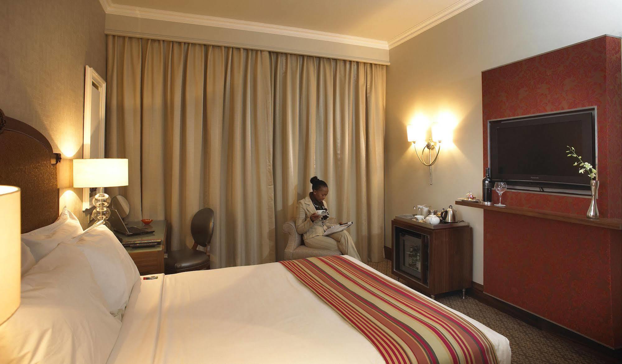 Pivot Hotel Montecasino Йоханесбург Екстериор снимка